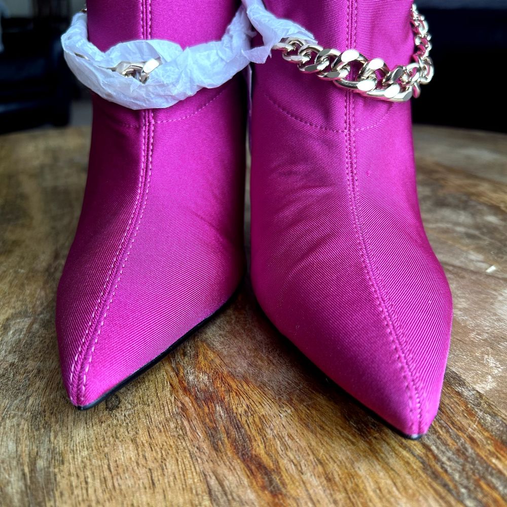 GUESS WOMEN PINK SATIN GLAM POINTED TOE PULLON STILETTO ANKLE BOOTIES 9.5 NEW - Picture 13 of 16